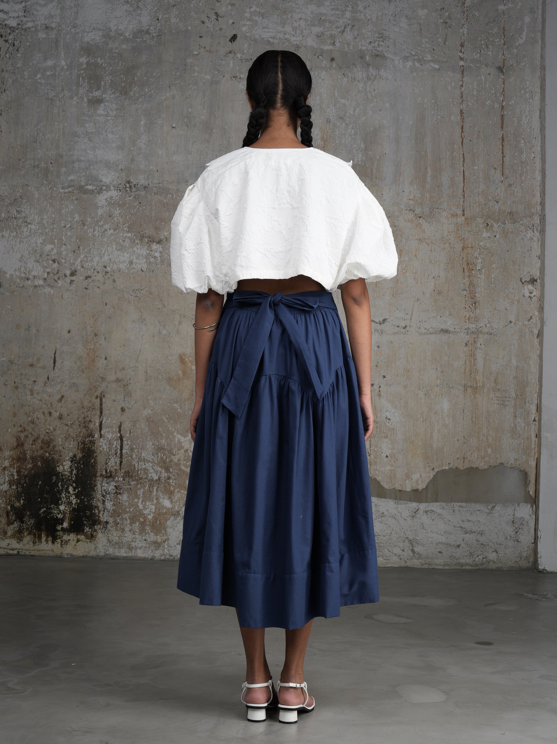 Navy blue linen midi skirt by Lagemma. A-line style for volume 