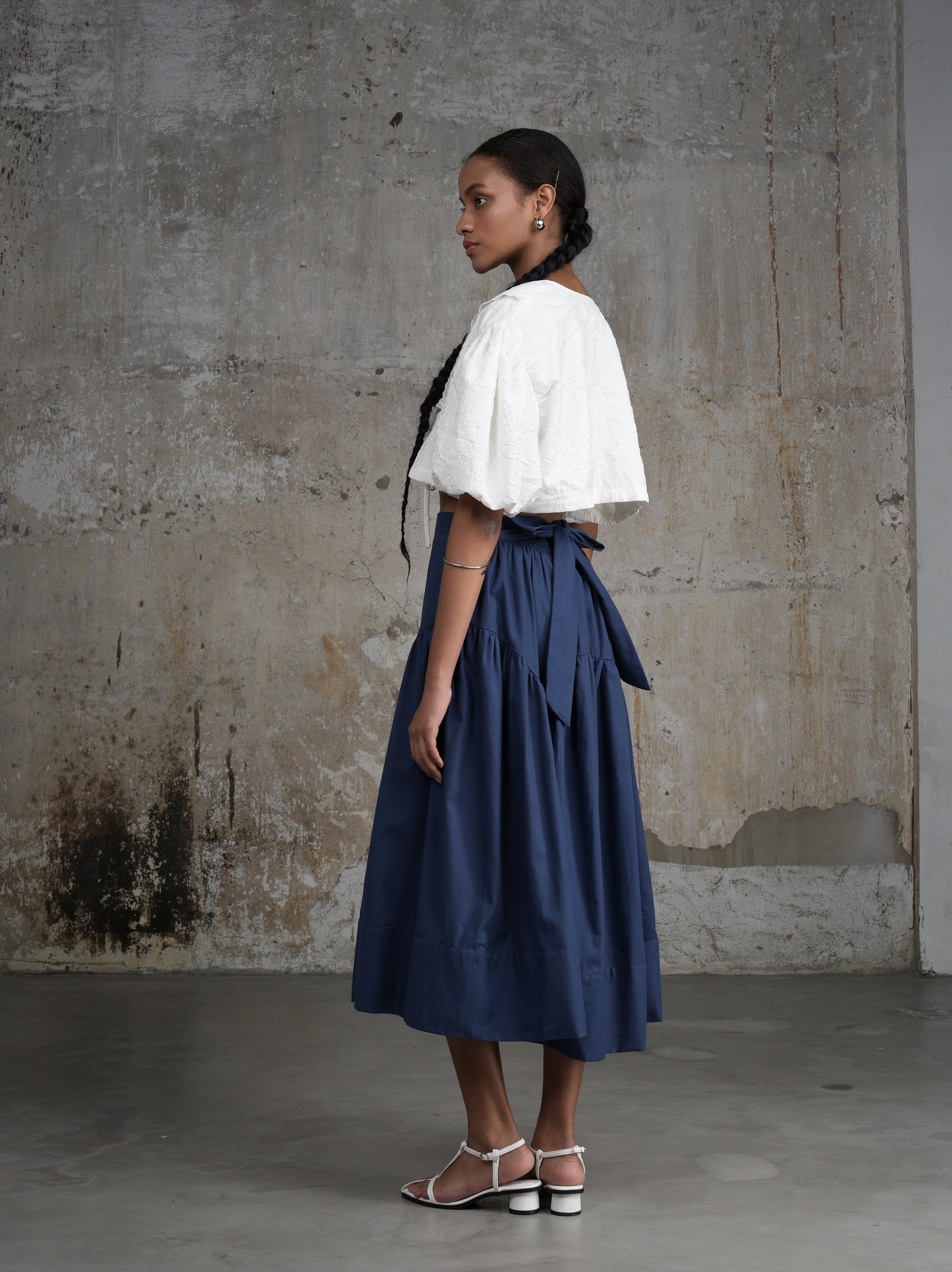 Navy blue linen midi skirt by Lagemma. A-line style for volume 